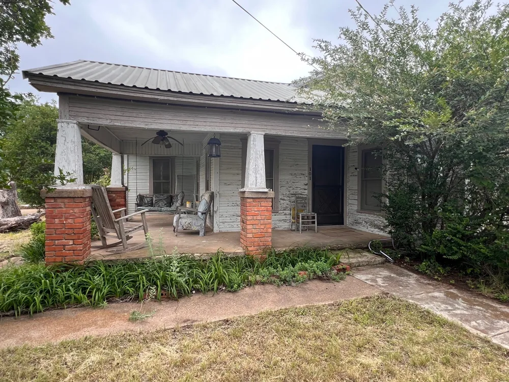 101 E Commerce Street Gustine, TX 76455