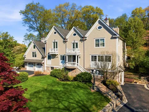 33 Greenbriar Drive