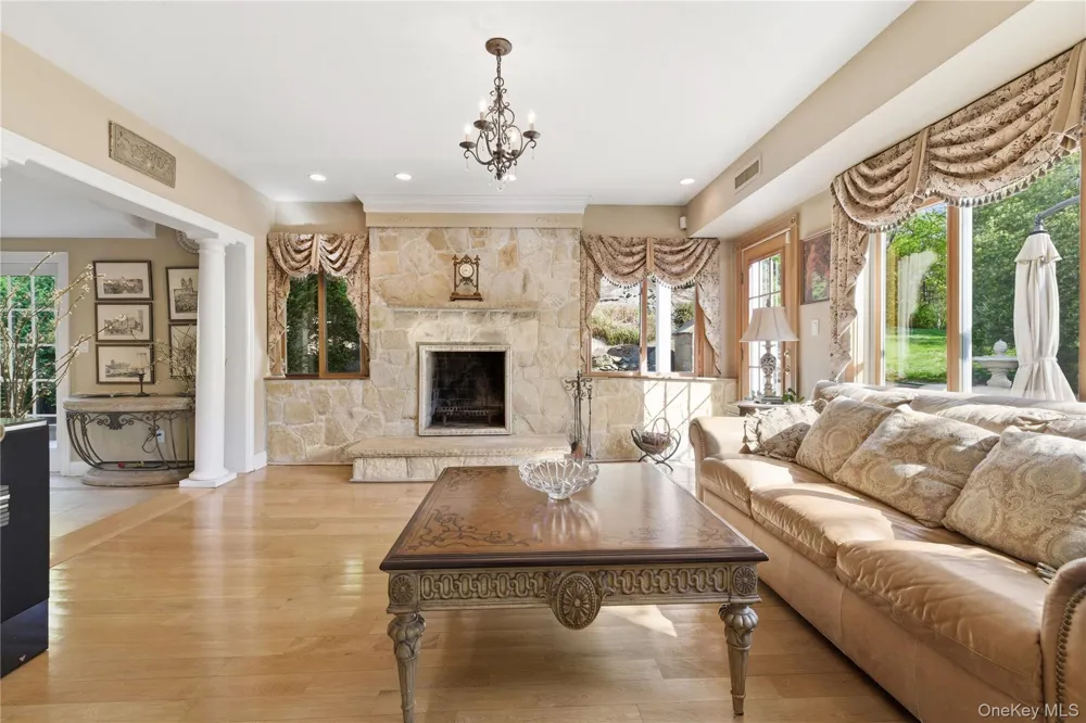 33 Greenbriar Drive Chappaqua, NY 10514