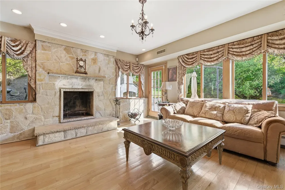 33 Greenbriar Drive Chappaqua, NY 10514