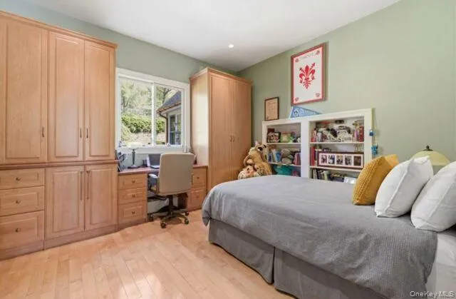 33 Greenbriar Drive Chappaqua, NY 10514