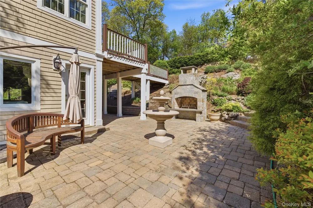33 Greenbriar Drive Chappaqua, NY 10514