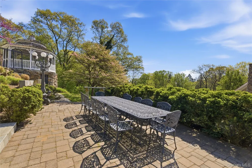 33 Greenbriar Drive Chappaqua, NY 10514