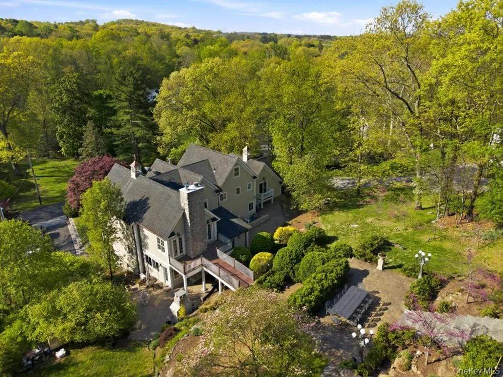 33 Greenbriar Drive Chappaqua, NY 10514
