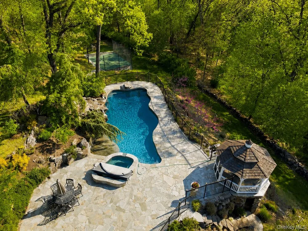 33 Greenbriar Drive Chappaqua, NY 10514