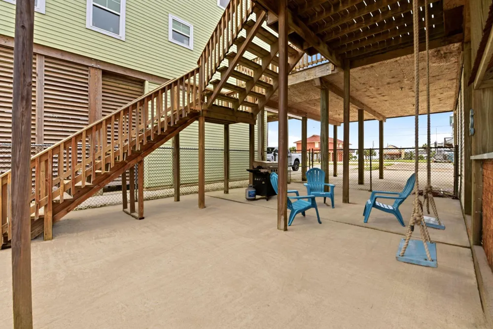 333 Schooner Drive Freeport, TX 77541