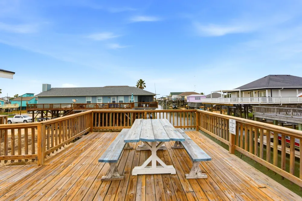 333 Schooner Drive Freeport, TX 77541
