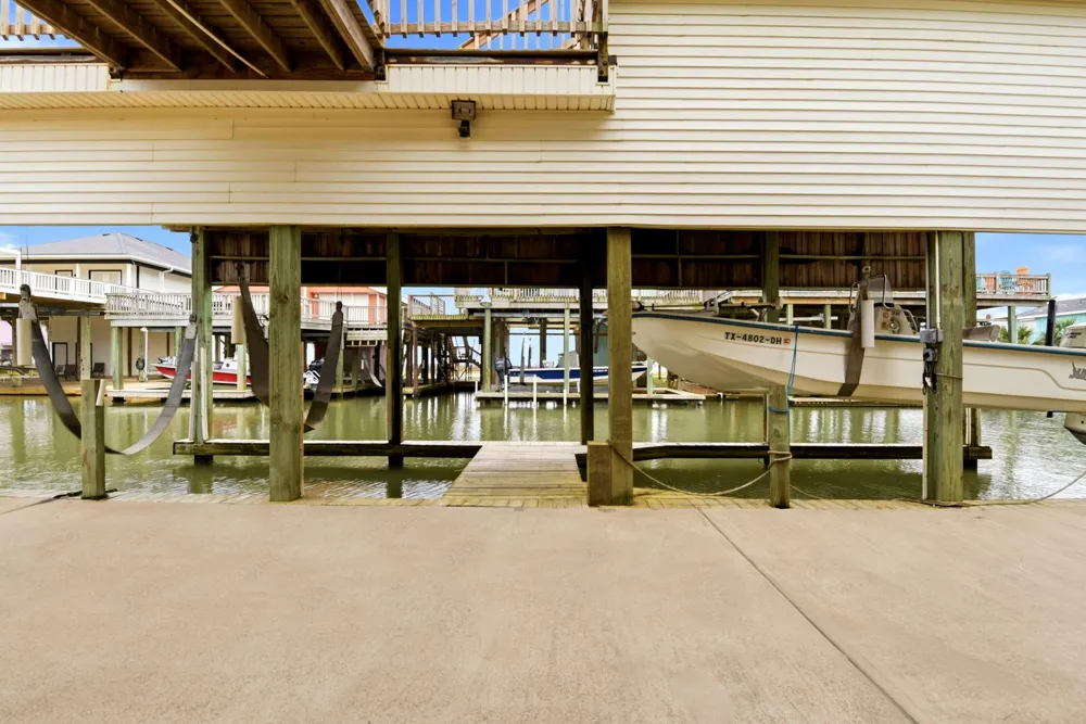 333 Schooner Drive Freeport, TX 77541