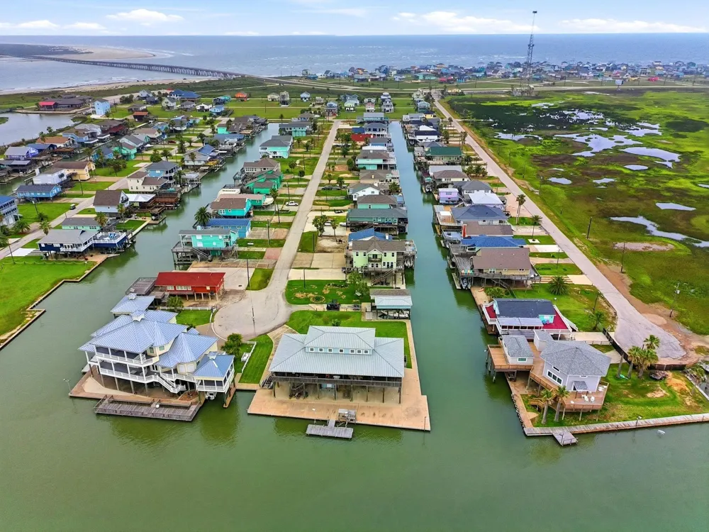 333 Schooner Drive Freeport, TX 77541