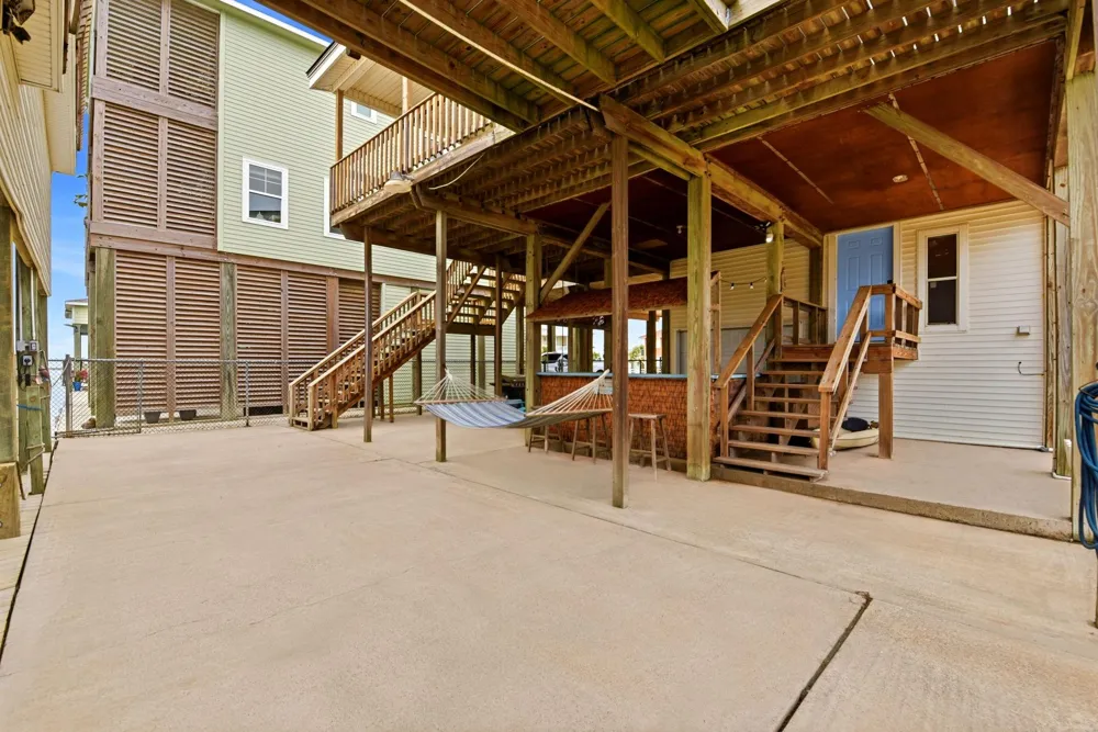 333 Schooner Drive Freeport, TX 77541