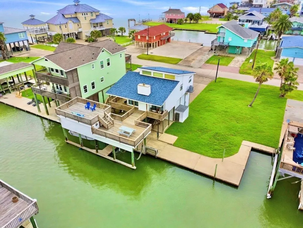 333 Schooner Drive Freeport, TX 77541