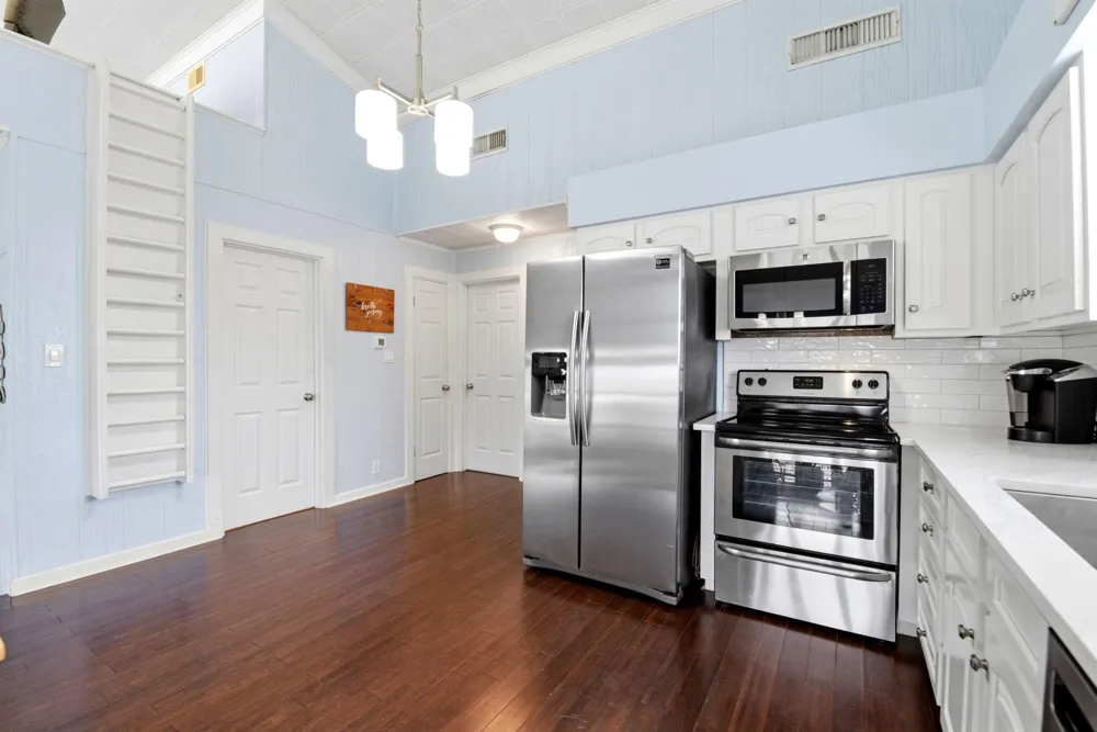 333 Schooner Drive Freeport, TX 77541