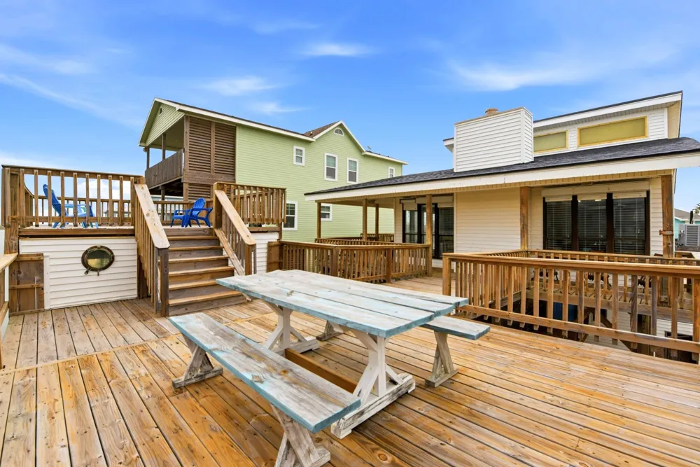 333 Schooner Drive Freeport, TX 77541