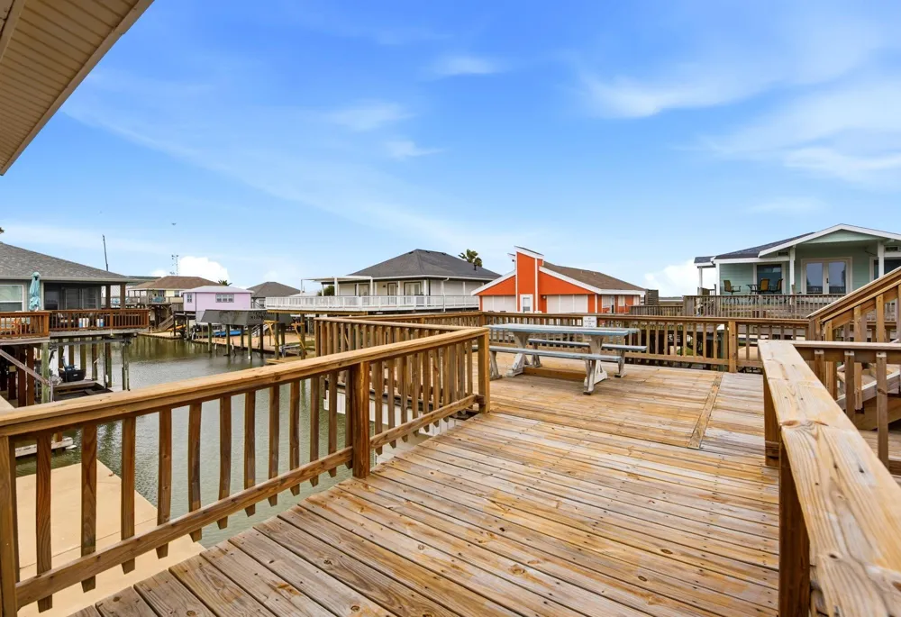 333 Schooner Drive Freeport, TX 77541