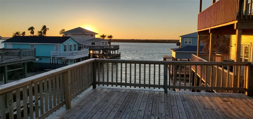 333 Schooner Drive Freeport, TX 77541