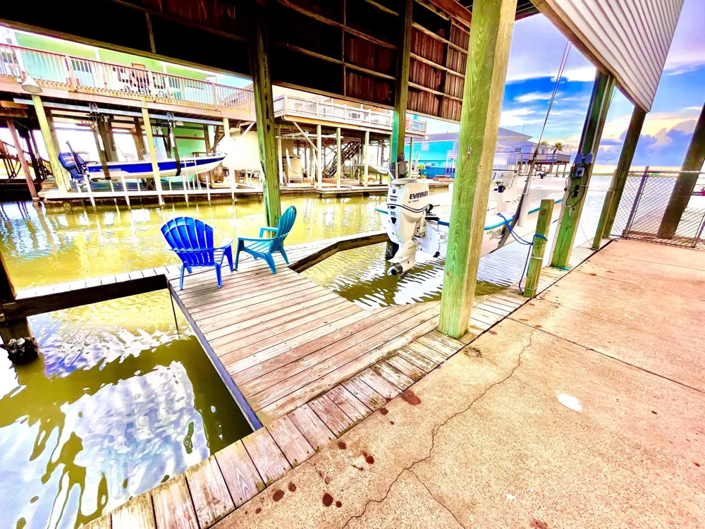 333 Schooner Drive Freeport, TX 77541