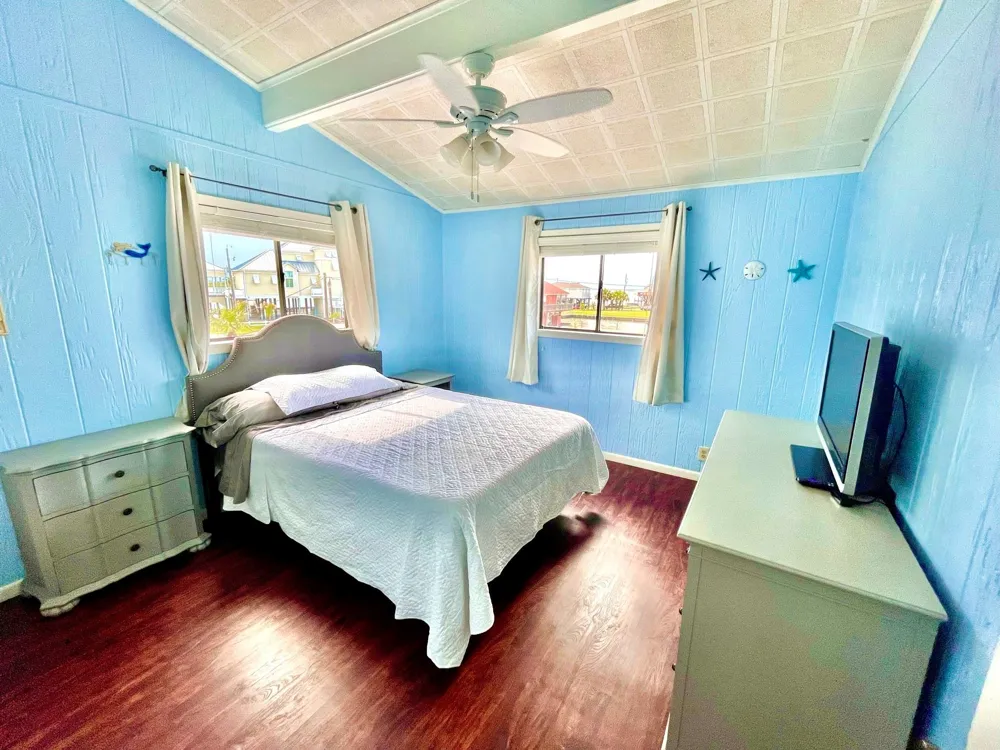 333 Schooner Drive Freeport, TX 77541