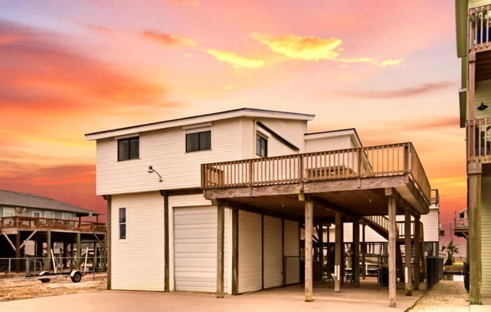 333 Schooner Drive Freeport, TX 77541
