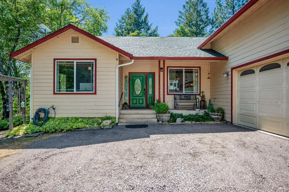 3970 Canyon Road Willits, CA 95490