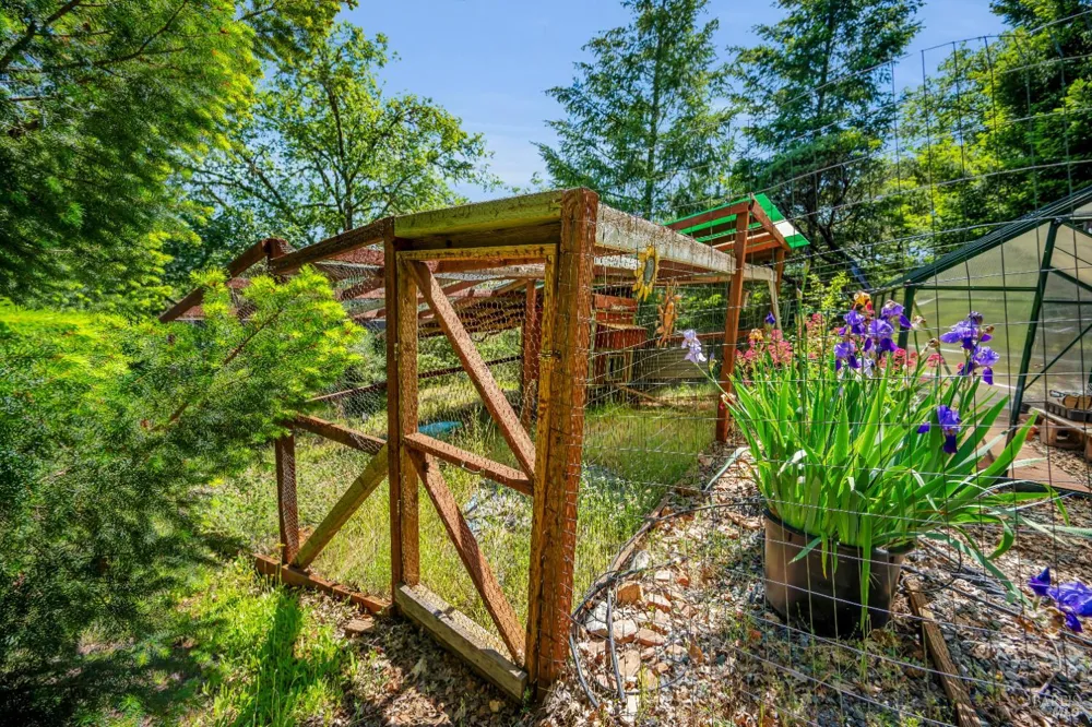 3970 Canyon Road Willits, CA 95490