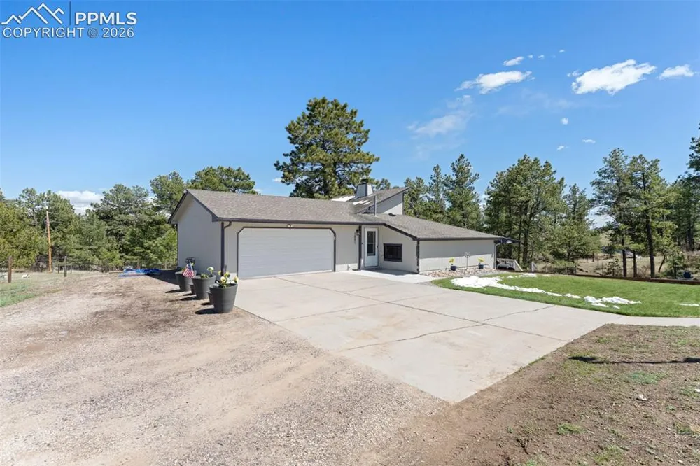 1851 Buttercup Road Elizabeth, CO 80107