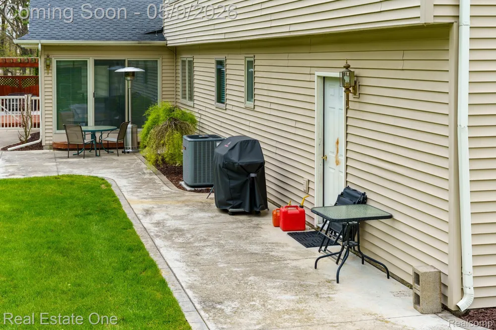 9243 Sherwood Drive Springfield Charter Township, MI 48350