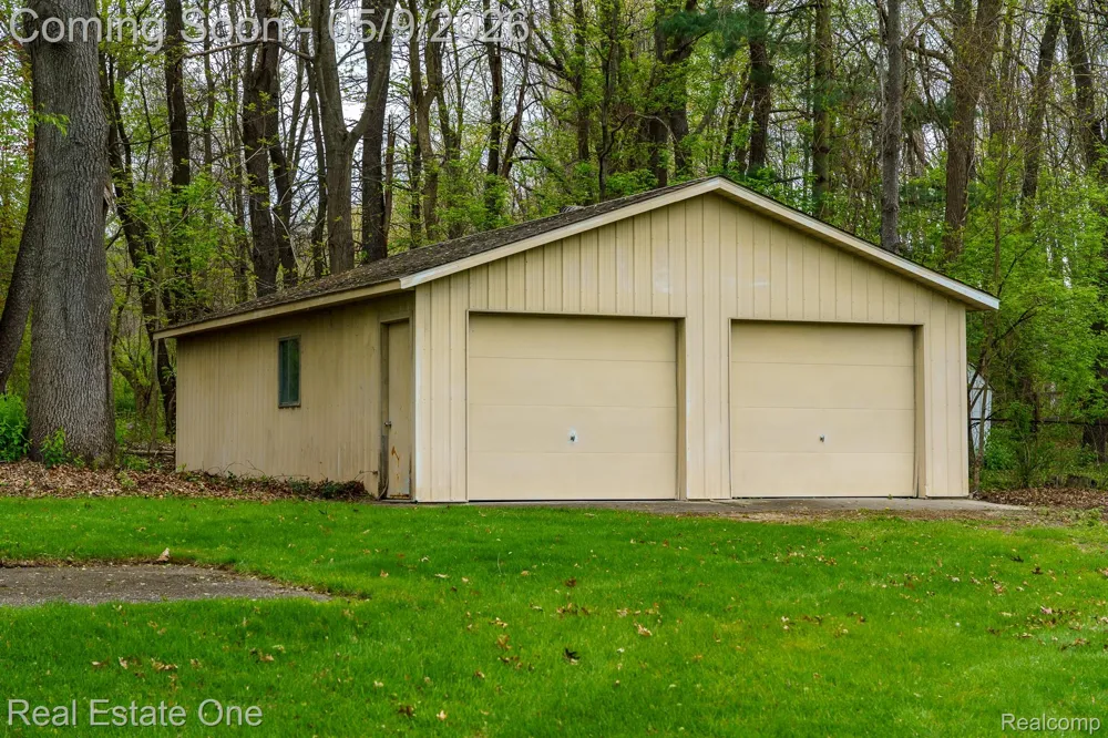 9243 Sherwood Drive Springfield Charter Township, MI 48350