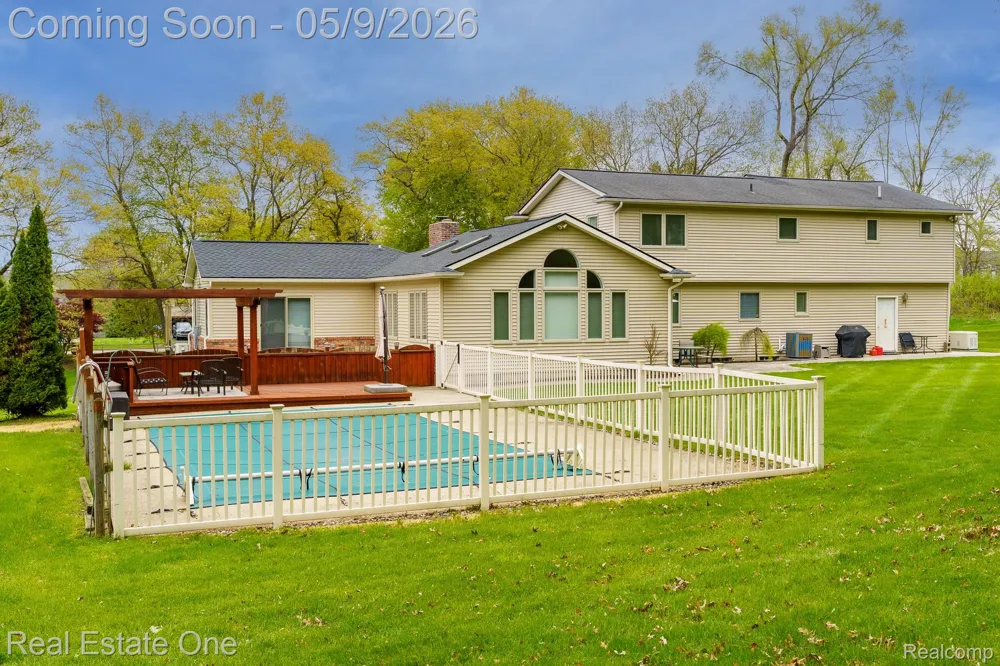 9243 Sherwood Drive Springfield Charter Township, MI 48350