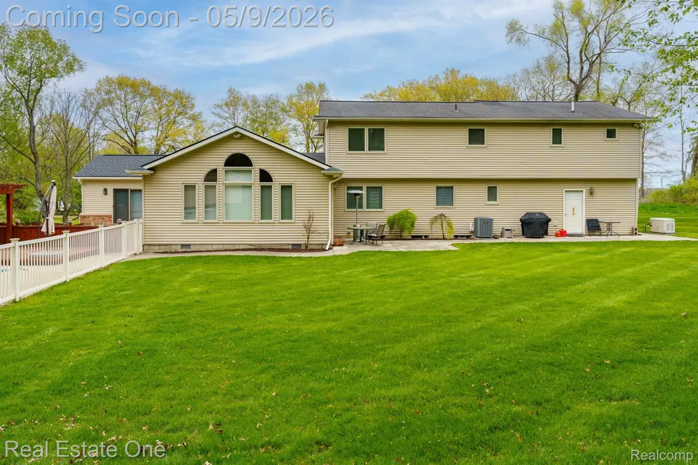 9243 Sherwood Drive Springfield Charter Township, MI 48350