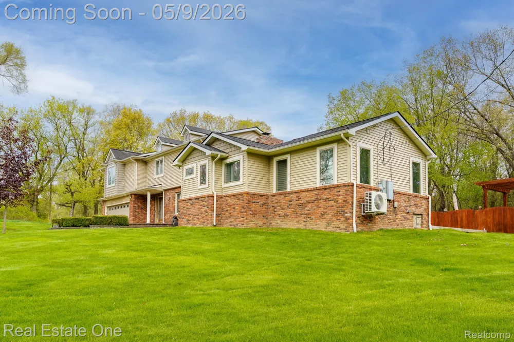 9243 Sherwood Drive Springfield Charter Township, MI 48350