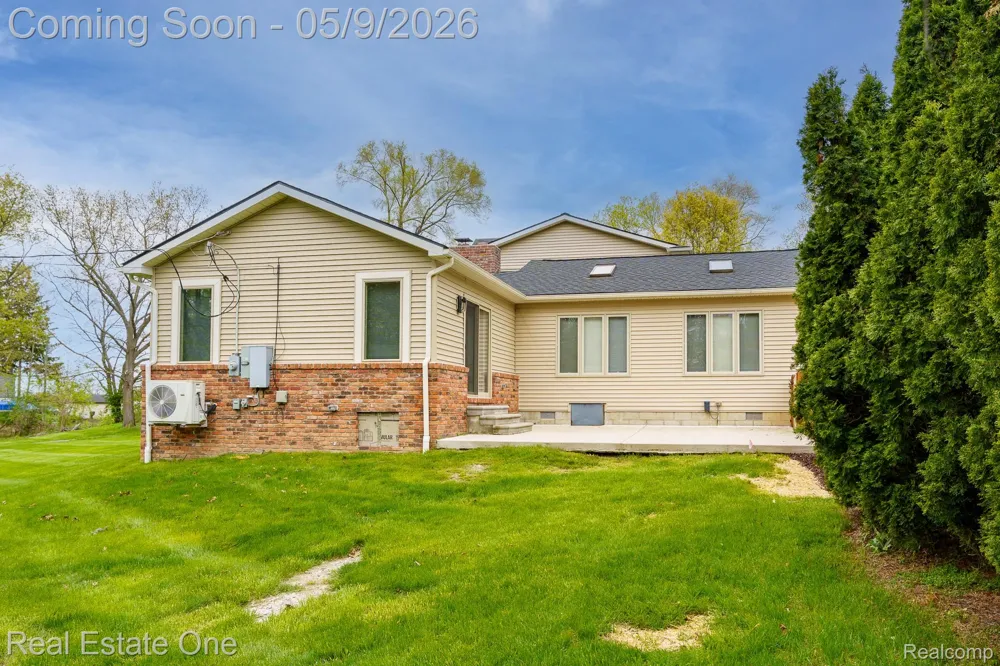 9243 Sherwood Drive Springfield Charter Township, MI 48350