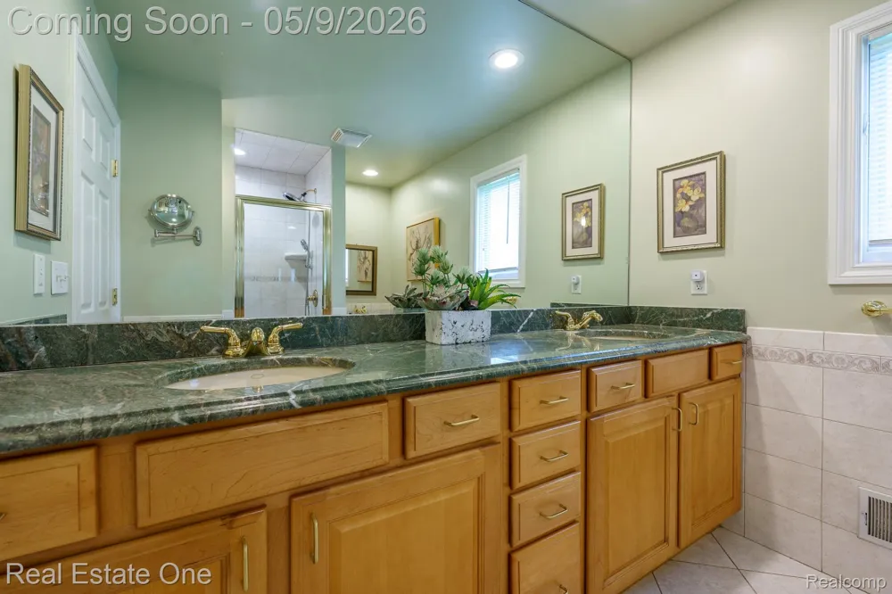9243 Sherwood Drive Springfield Charter Township, MI 48350