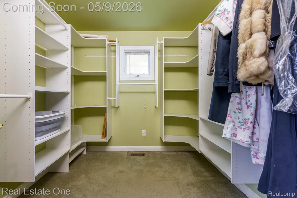 9243 Sherwood Drive Springfield Charter Township, MI 48350