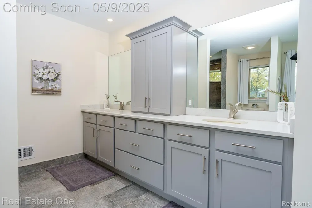 9243 Sherwood Drive Springfield Charter Township, MI 48350