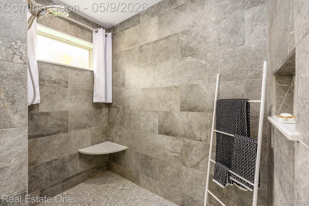 9243 Sherwood Drive Springfield Charter Township, MI 48350