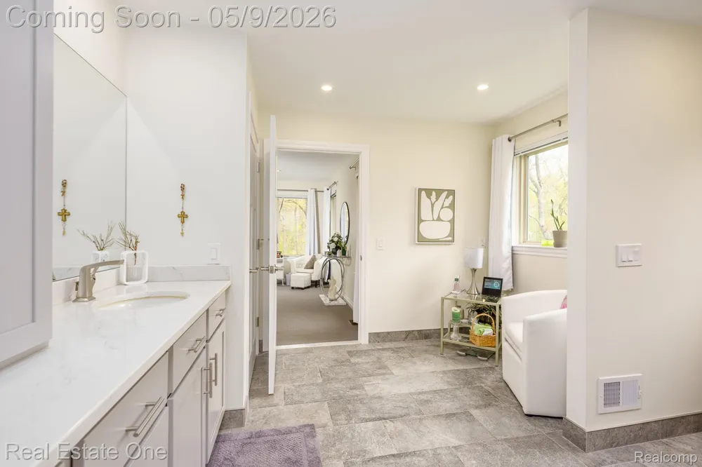 9243 Sherwood Drive Springfield Charter Township, MI 48350