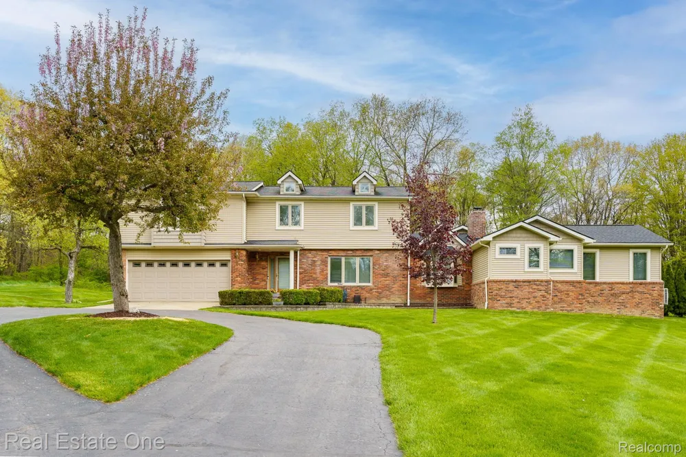 9243 Sherwood Drive Springfield Charter Township, MI 48350
