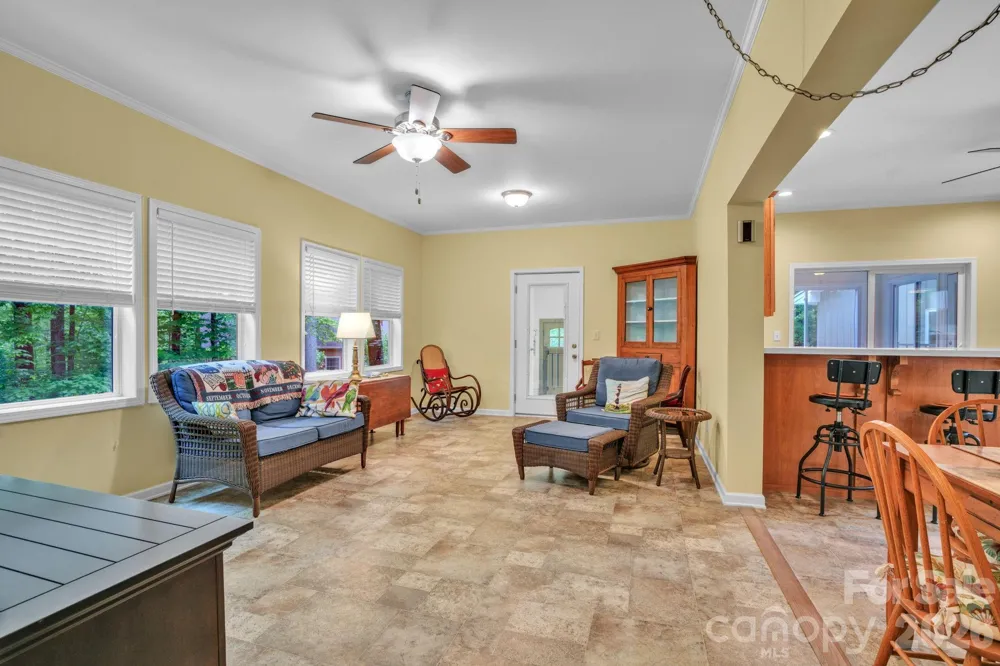 189 Friendly Circle Saluda, NC 28773