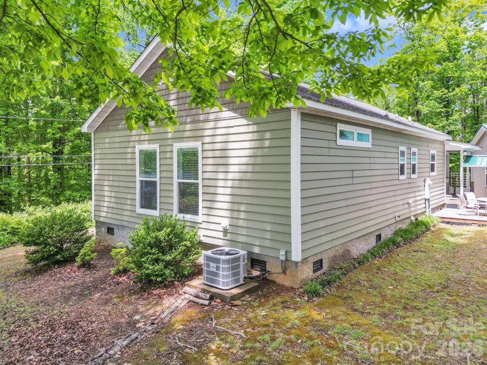189 Friendly Circle Saluda, NC 28773