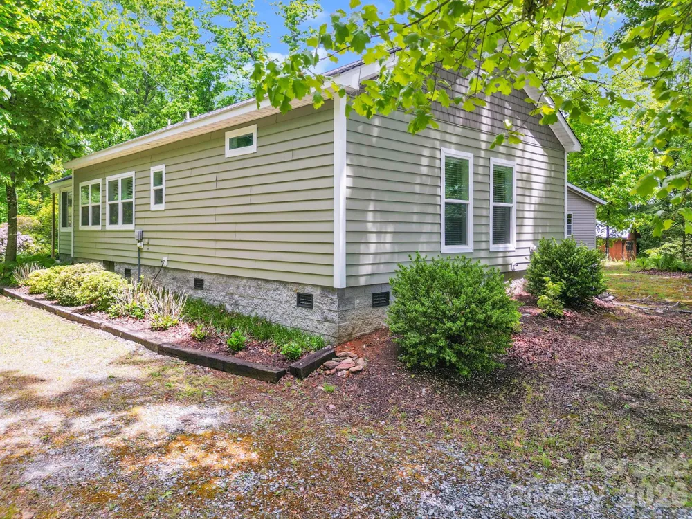 189 Friendly Circle Saluda, NC 28773