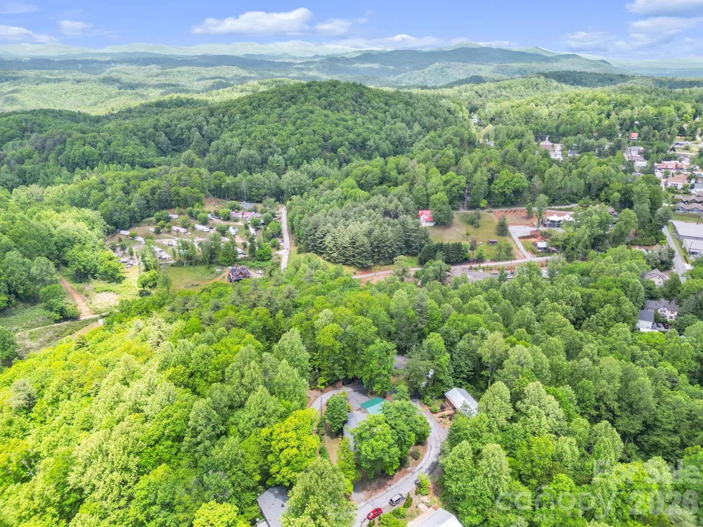 189 Friendly Circle Saluda, NC 28773