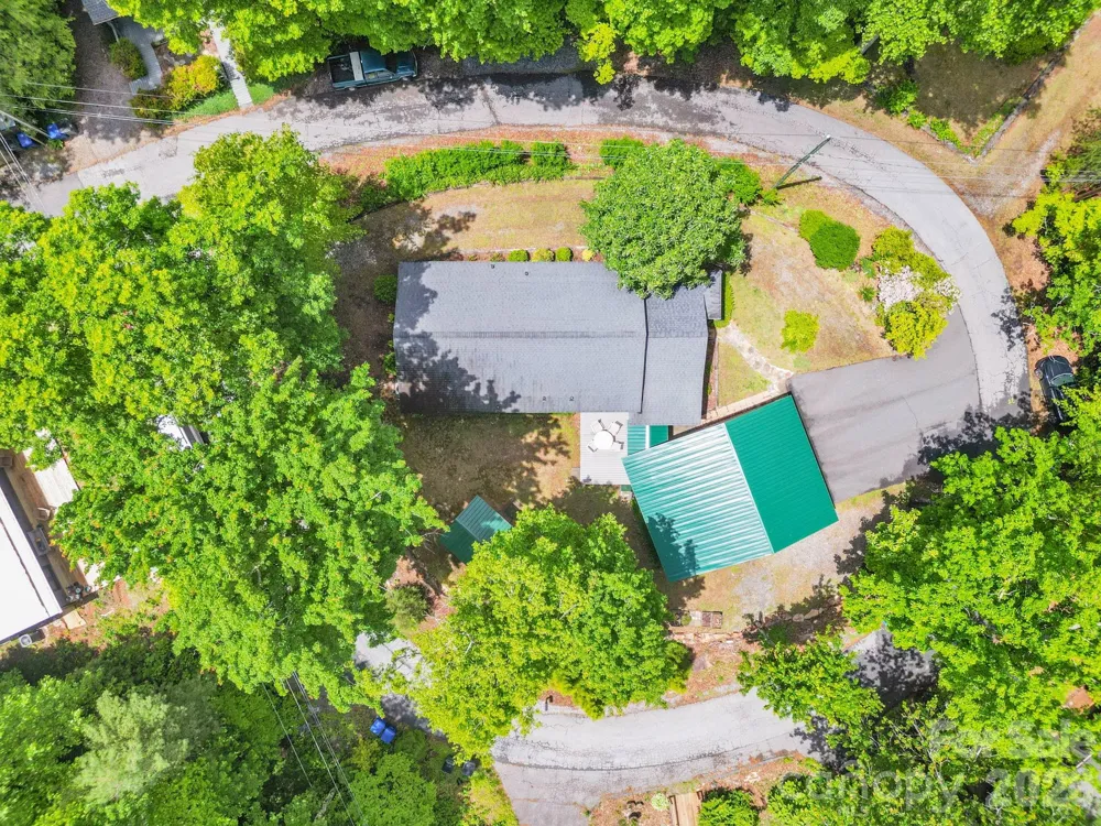 189 Friendly Circle Saluda, NC 28773