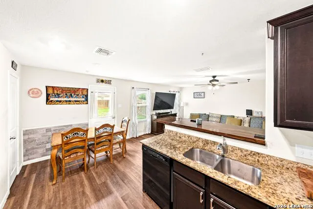 15244 Sleepy River Way Von Ormy, TX 78073