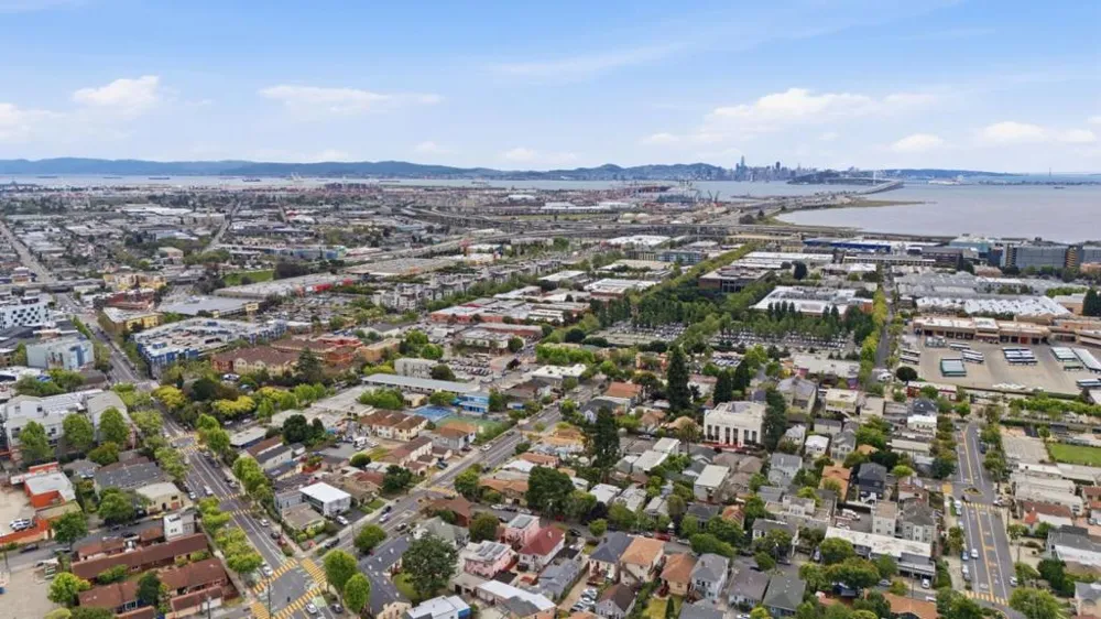 1001 46th Street #212 Emeryville, CA 94608