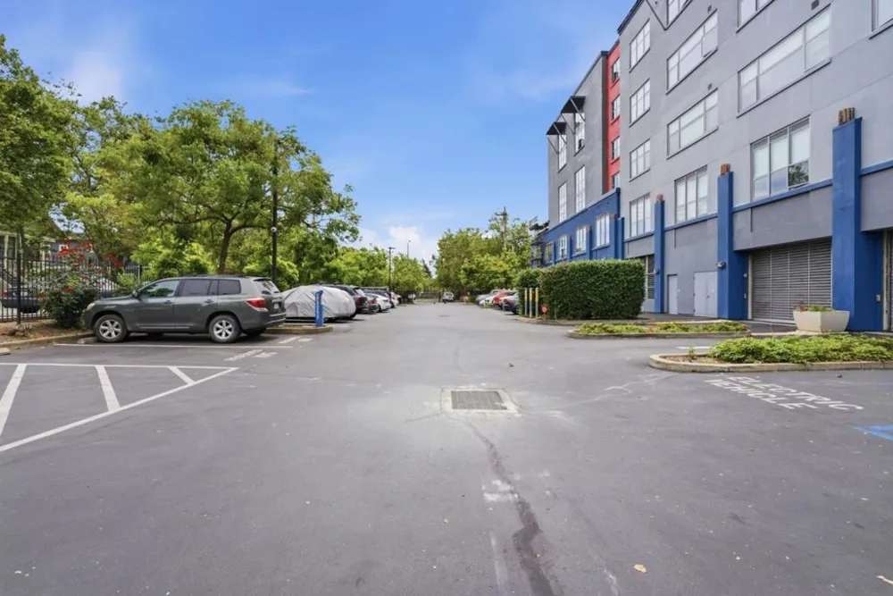 1001 46th Street #212 Emeryville, CA 94608