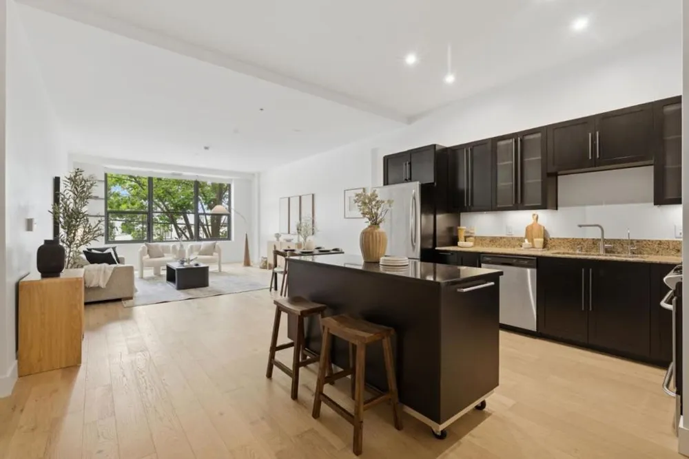 1001 46th Street #212 Emeryville, CA 94608