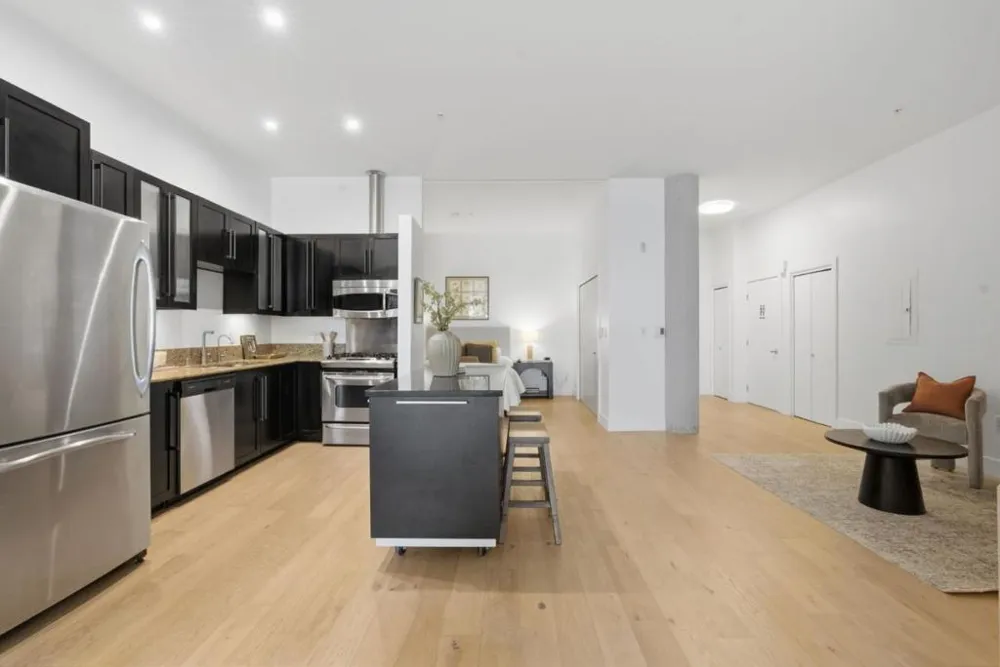 1001 46th Street #212 Emeryville, CA 94608
