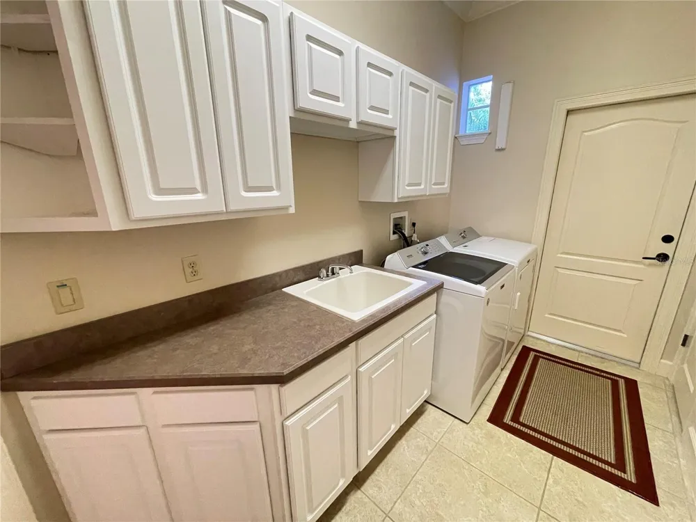 8122 WHITFORD COURT Windermere, FL 34786