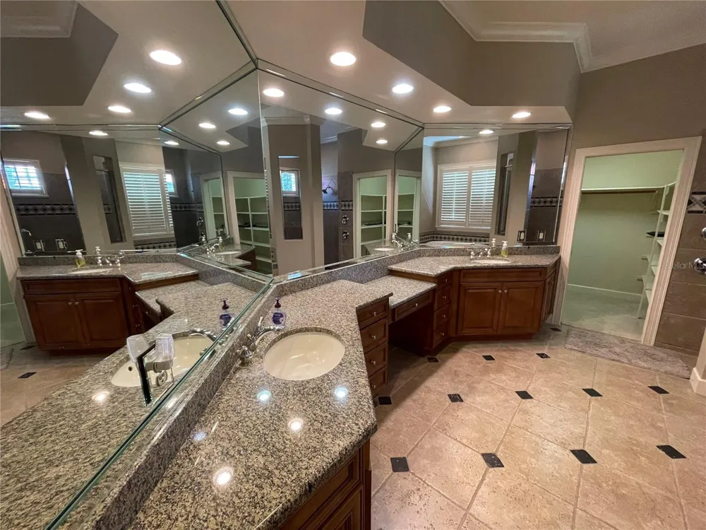 8122 WHITFORD COURT Windermere, FL 34786