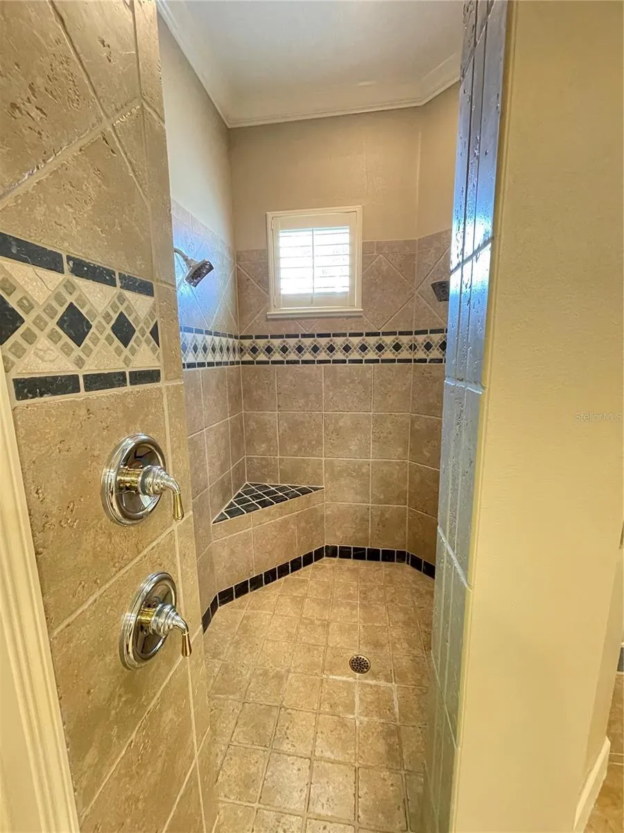 8122 WHITFORD COURT Windermere, FL 34786